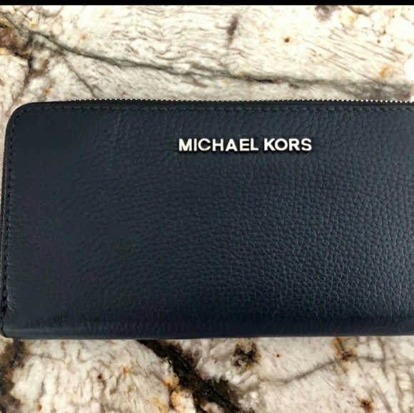 Michael Kors Handbags - Michael Kors Wallet Michael Kors Handbags - Michael Kors Wallet